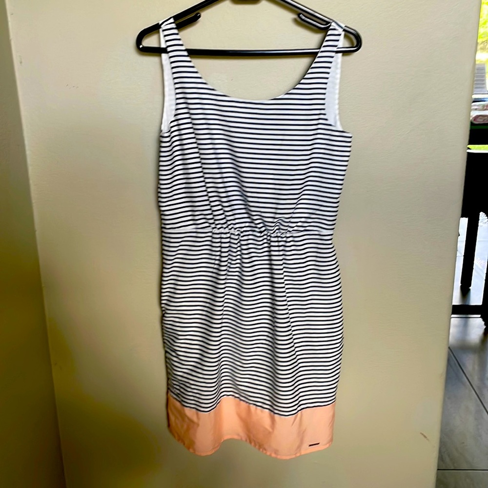 Great summer dress to pair with some sandals for a ch, brunch or dinner.
